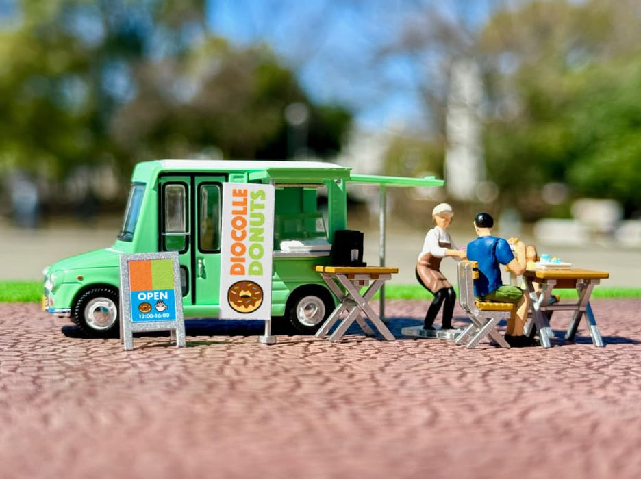 Coffret Donut Shop à l'échelle 1/64 de Tomytec avec voiture moulée sous pression et figurines