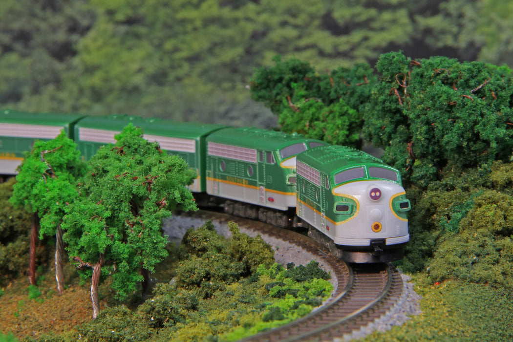 Rokuhan Z Gauge Shorty Emd F7 Southern Railway Diesel Locomotive Model