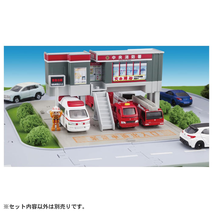 Takara Tomy Tomica Town Feuerwache, Miniatur-Autospielzeug mit Feuerwehrmännern, Alter 3+