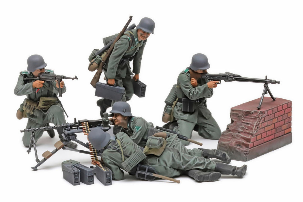 Tamiya 1/35 Military Miniature German Machine Gun Team Mid-War Model 35386