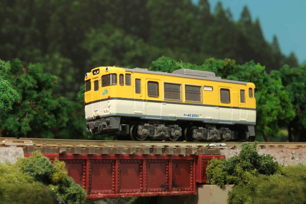Rokuhan Z Gauge Shorty Kiha 40 Model Diesel Train Car - Hiroshima Color