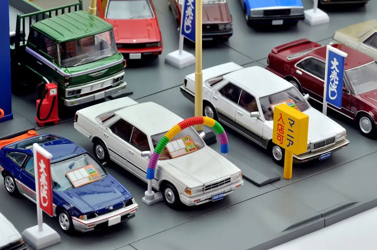 Tomytec Tomikarama Vintage 04C Mini Car Store 1/64 Scale ABS Resin Finish- Japan Figure Store - #1 Bring To You The Best Japanese Goods