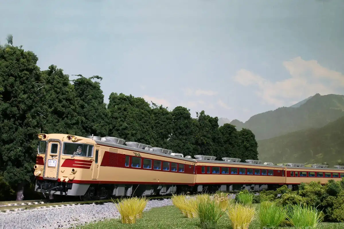 Kato Kiha82 Diesel Model Train HO Gauge Railway Car 1-607-1 Series- Japan Figure Store - #1 Bring To You The Best Japanese Goods