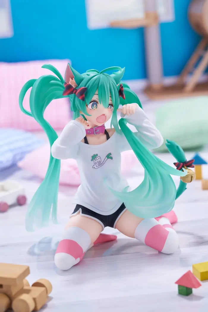 Taito Hatsune Miku Desktop Cute Cat Ears Figure 13cm