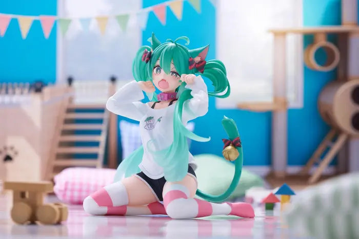 Taito Hatsune Miku Desktop Cute Cat Ears Figure 13cm