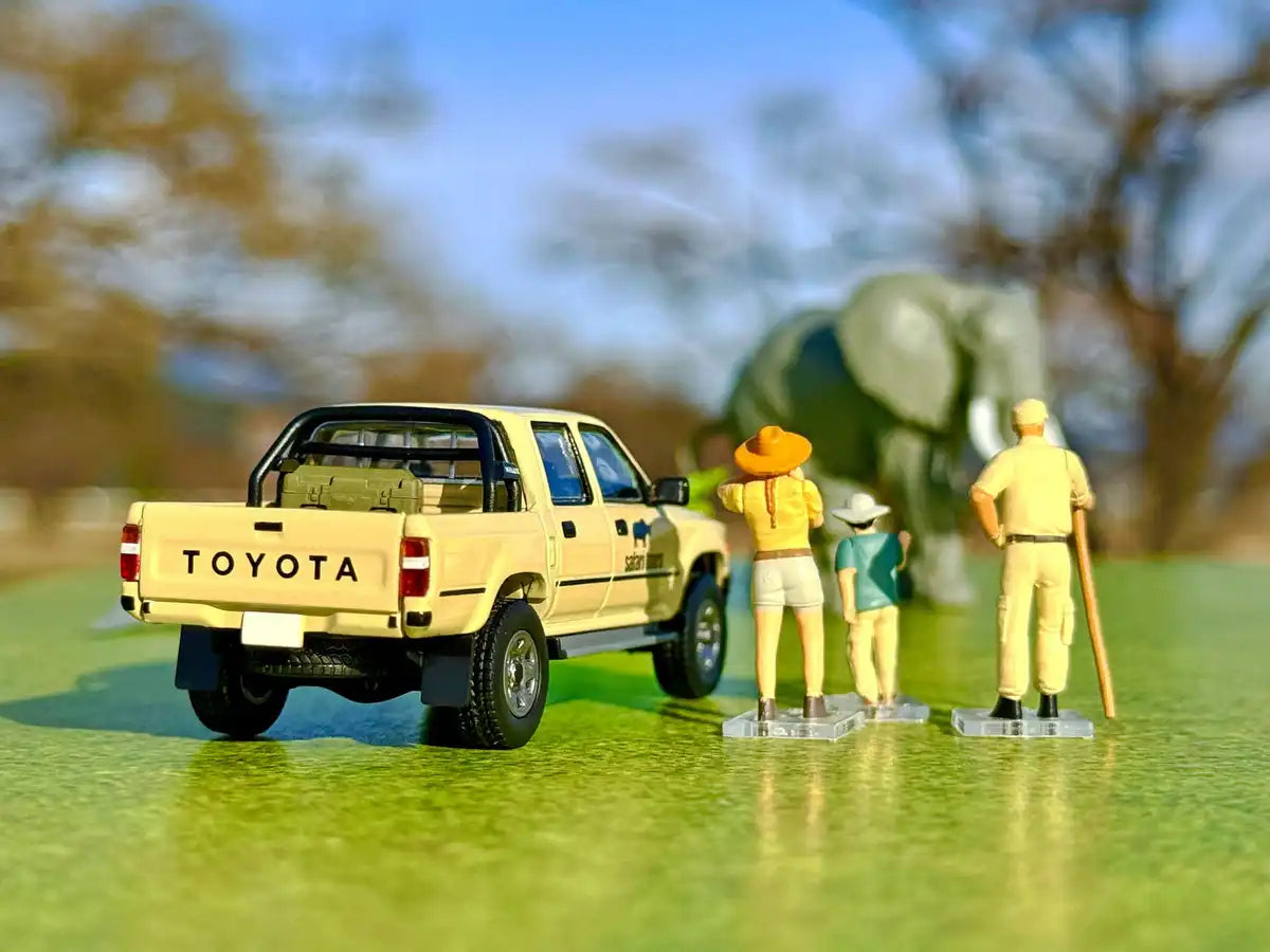 Tomytec Safari 2 Toyota Hilux 4WD Pickup Double Cab Model Set- Japan Figure Store - #1 Bring To You The Best Japanese Goods