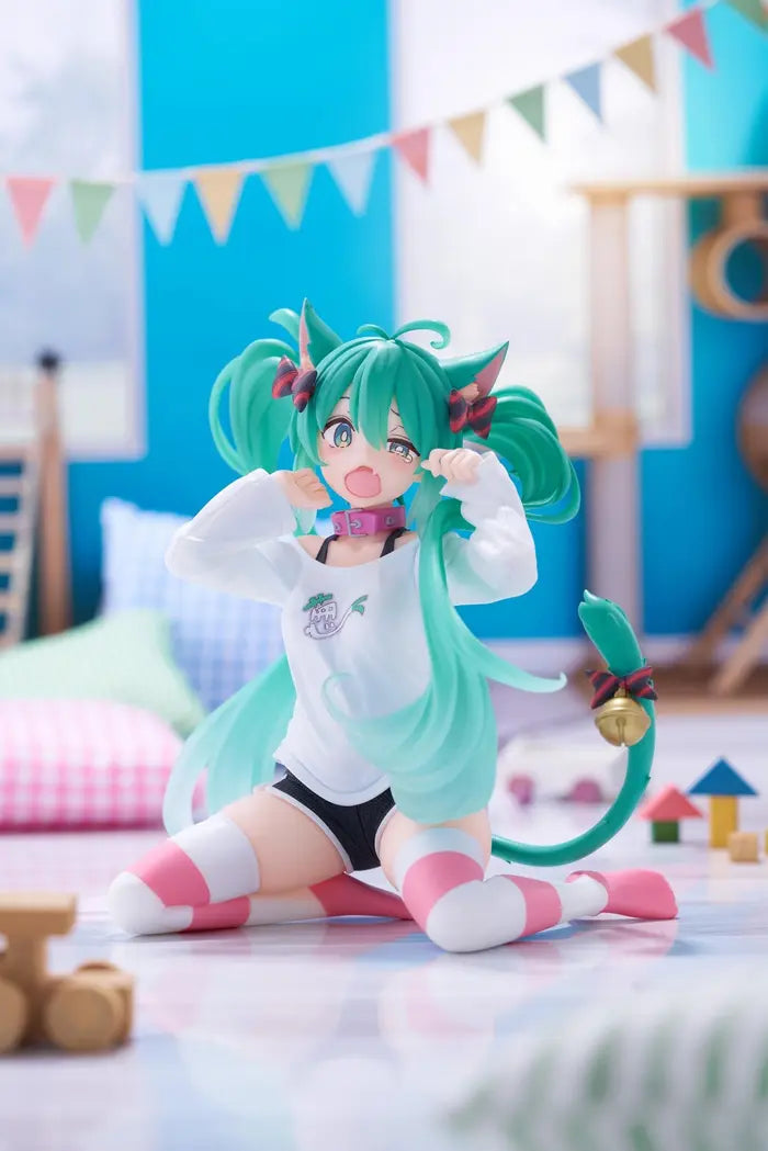 Taito Hatsune Miku Desktop Cute Cat Ears Figure 13cm