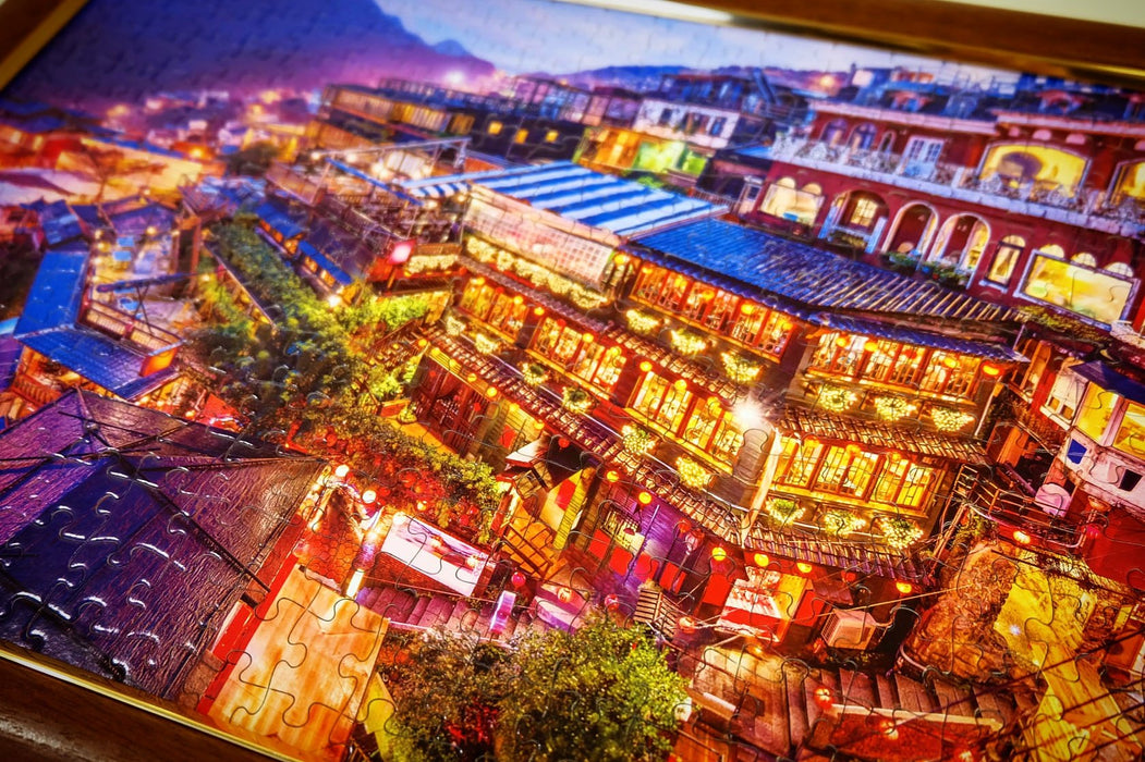 Beverly Jigsaw Puzzle 83-086 Glow In The Dark Evening Jiufen (300 Pieces) Scene Puzzle