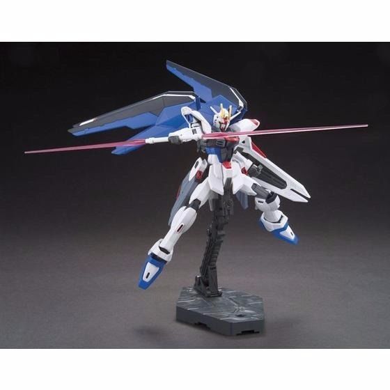 Bandai Hgce 1/144 Zgmf-x10a Kit de modèle Freedom Gundam Gundam Seed