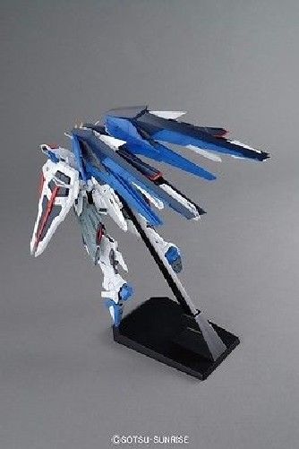 Bandai Mg 1/100 Zgmf-10a Freedom Gundam Ver 2.0 Plastikmodellbausatz Japan