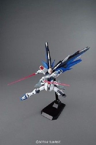 Bandai Mg 1/100 Zgmf-10a Freedom Gundam Ver 2.0 Plastic Model Kit Japan
