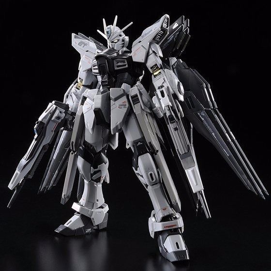 Bandai Rg 1/144 Zgmf-x20a Strike Freedom Gundam Kit de modèle en mode désactivé