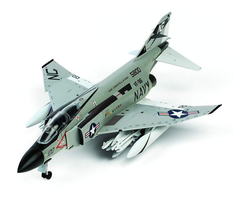 DOYUSHA 412602 Usn F-4J Phantom II „Showtime 100“ Plastikbausatz im Maßstab 1:72