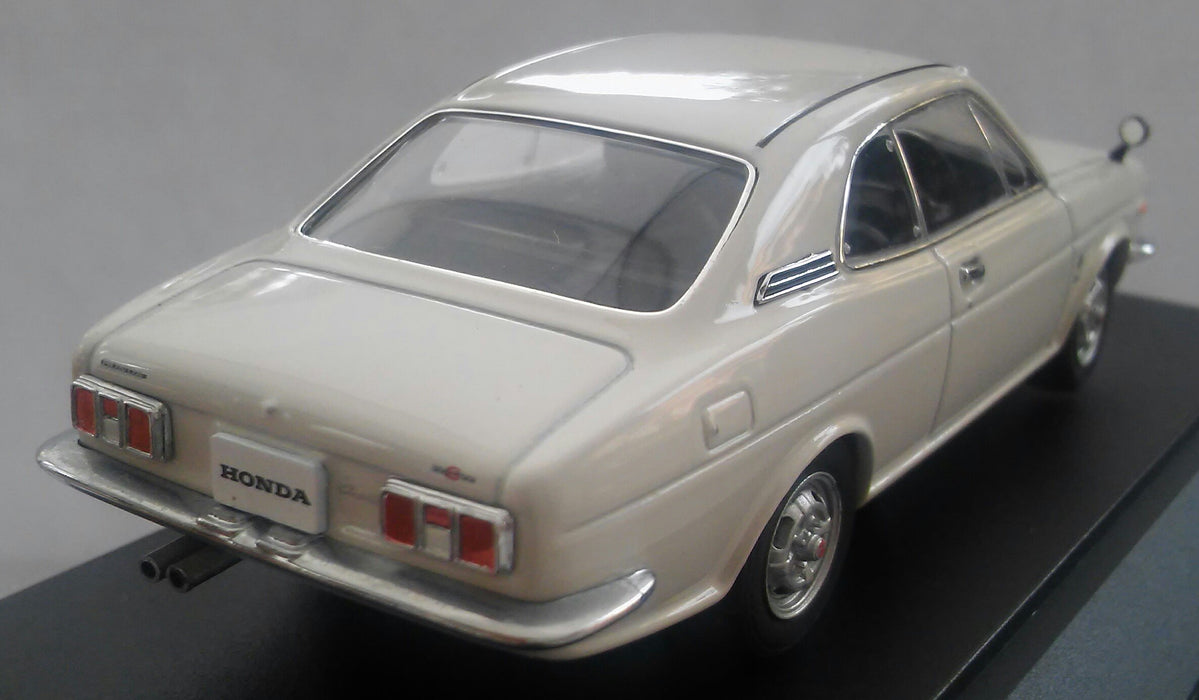 Ebro 1/43 Honda Coupe 9 1970 Weißes Endprodukt