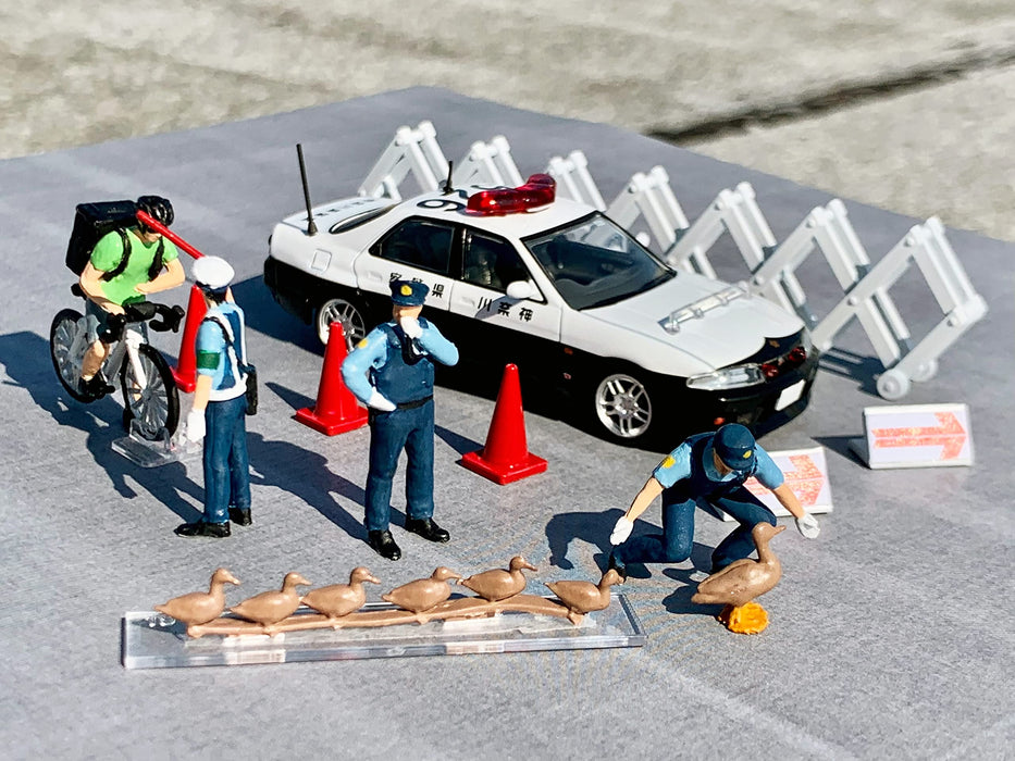 Tomytec Geocolle 64 1/64 Die-Cast Mini Car Police Dolls Accessories Painted ABS/PVC Partially Assembled Set 321590