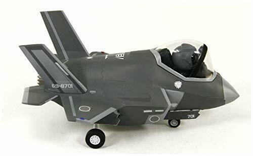 Great Wall Hobby Air Self Defense Force Fighter F-35a avec une figurine pilote Plas