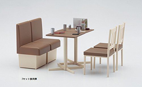 Hasegawa 1/12 Family Restaurant Table &amp; Chair Modellbausatz