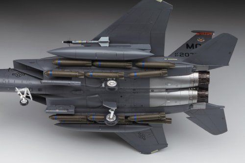 Hasegawa 1/72 F-15e Strike Eagle Modellbausatz