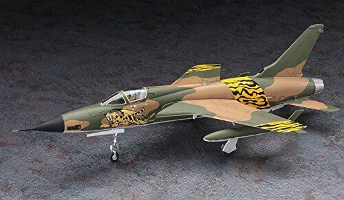 Hasegawa Area88 F-105d Thunderchief 'Nguyen Van Chom' Plastikmodellbausatz