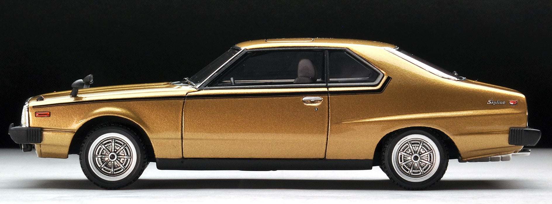 Tomytec Zündmodell Nissan Skyline 2000Gt-Es Maßstab 1/43 Goldenes Auto Fertigprodukt