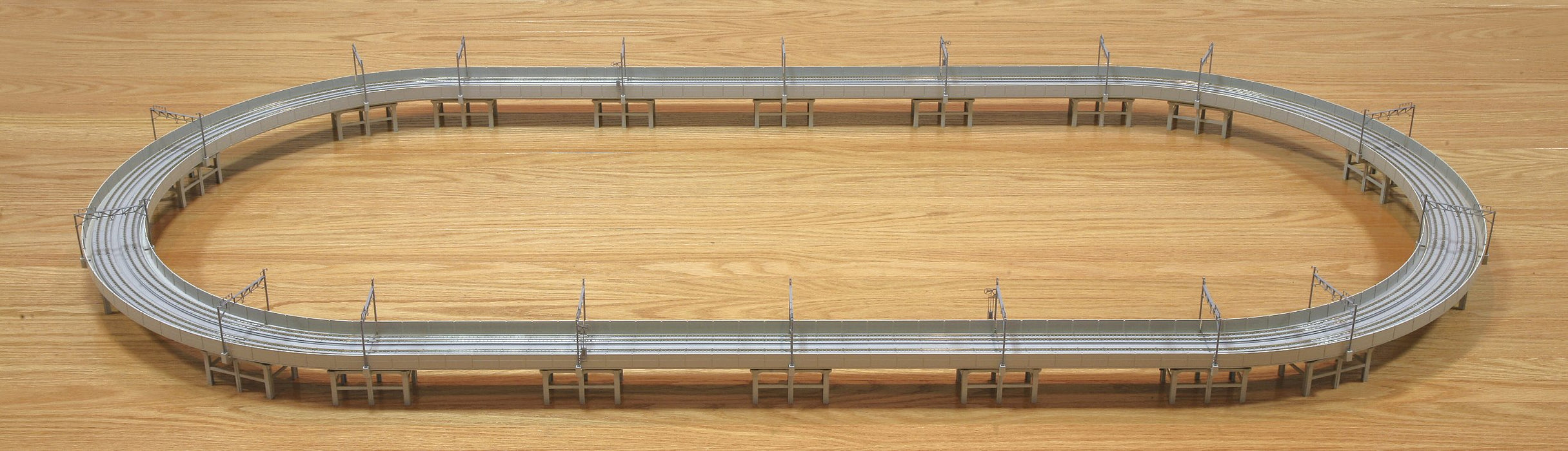 Kato N Gauge V13 Ensemble de base de voie surélevée à double voie (R414/381) 20-872 Ensemble de rails de modèle de chemin de fer