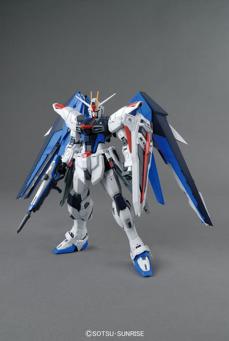 BANDAI Mg Gundam Freedom Gundam Version 2.0 Bausatz im Maßstab 1:100