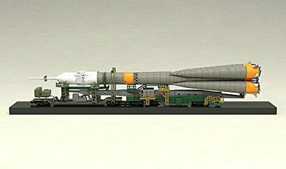 Plastic Model Soyuz Rocket, Transport Train 1/150 Scale- Japan Figure Store - #1 Bring To You The Best Japanese Goods