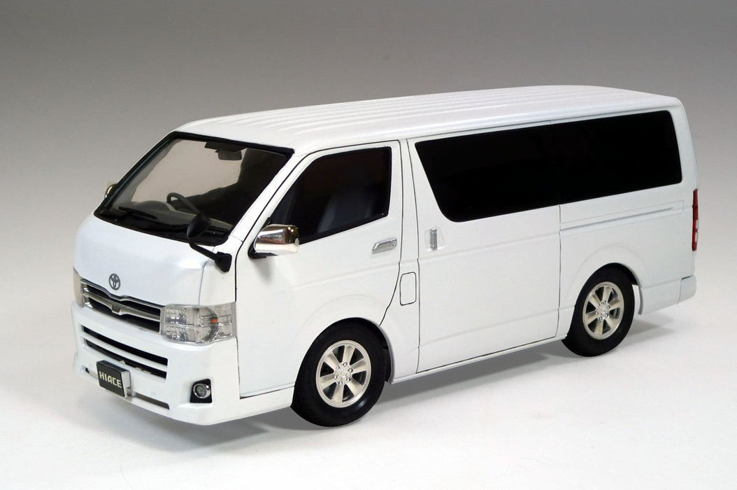 AOSHIMA - 50699 Toyota Hiace Super Gl - 200 2010 Model 1/24 Scale Kit