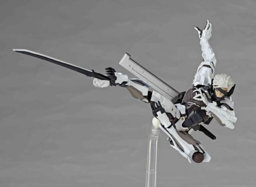 Revoltech Yamaguchi No.140ex Metal Gear Rising Revengeance Raiden Weiße Rüstung
