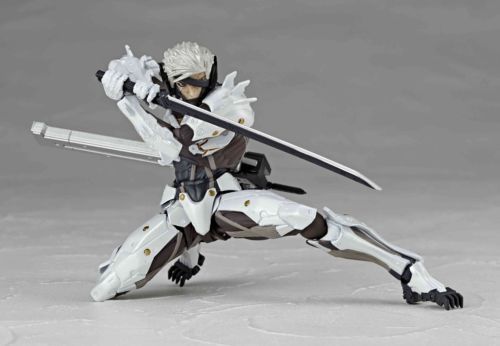 Revoltech Yamaguchi No.140ex Metal Gear Rising Revengeance Raiden Weiße Rüstung