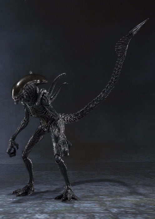 S.h.monsterarts Alien Warrior Action Figure Bandai Tamashii Nations