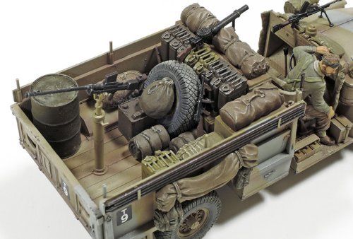Tamiya 1/35 British Lrdg Command Car North Africa W/7 Figurines Maquette