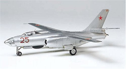 TAMIYA - 61601 Combat Plane Series No.1 Ilyushin Il-28 Beagle 1/100 Scale Kit