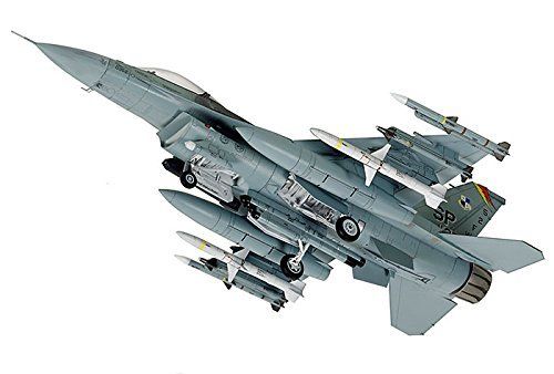 Tamiya 1/72 Lockheed Martin F-16cj Block50 avec kit de modèle d'équipement complet