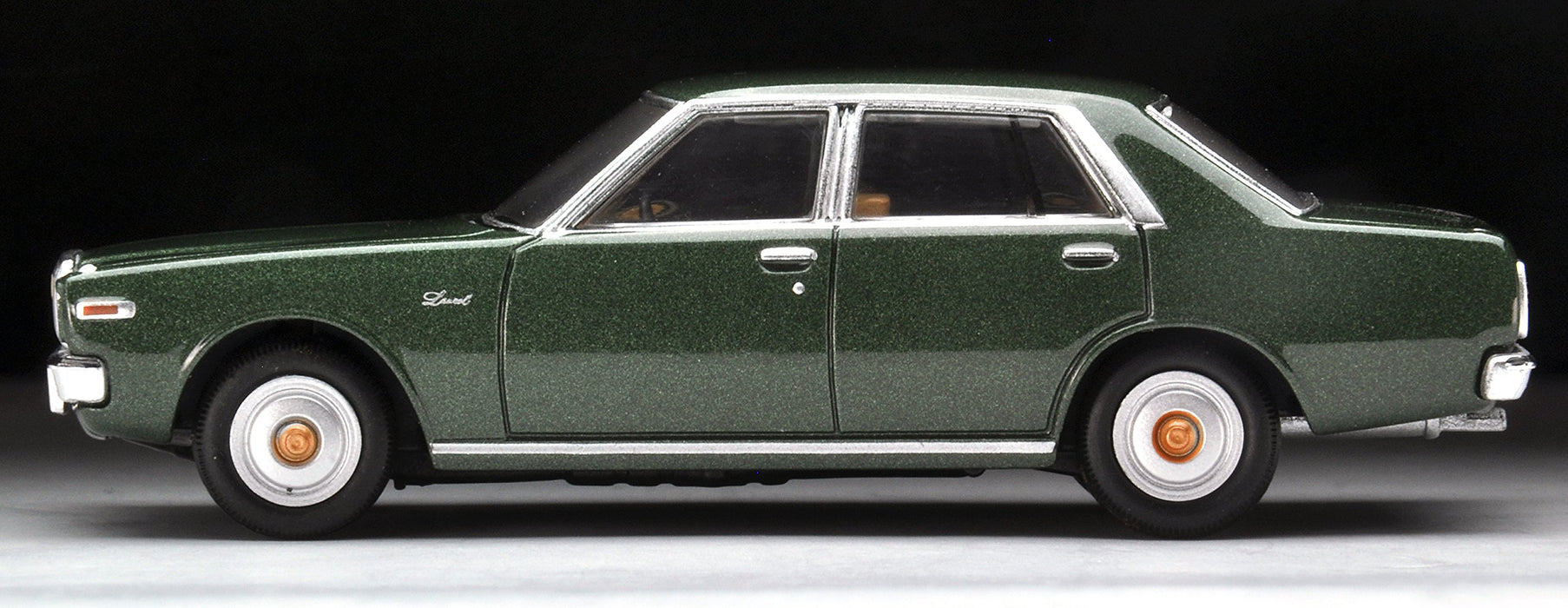 Tomytec Tomica Limited Vintage Neo 1/64 Nissan Laurel 1977 Green Model Car