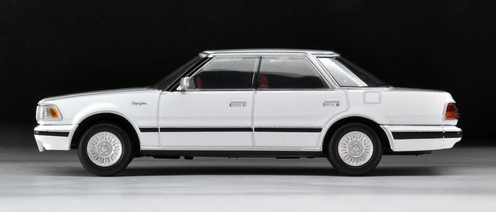 Tomytec 1/64 Scale Toyota Crown Hardtop Royal Saloon in White - Limited Vintage Neo