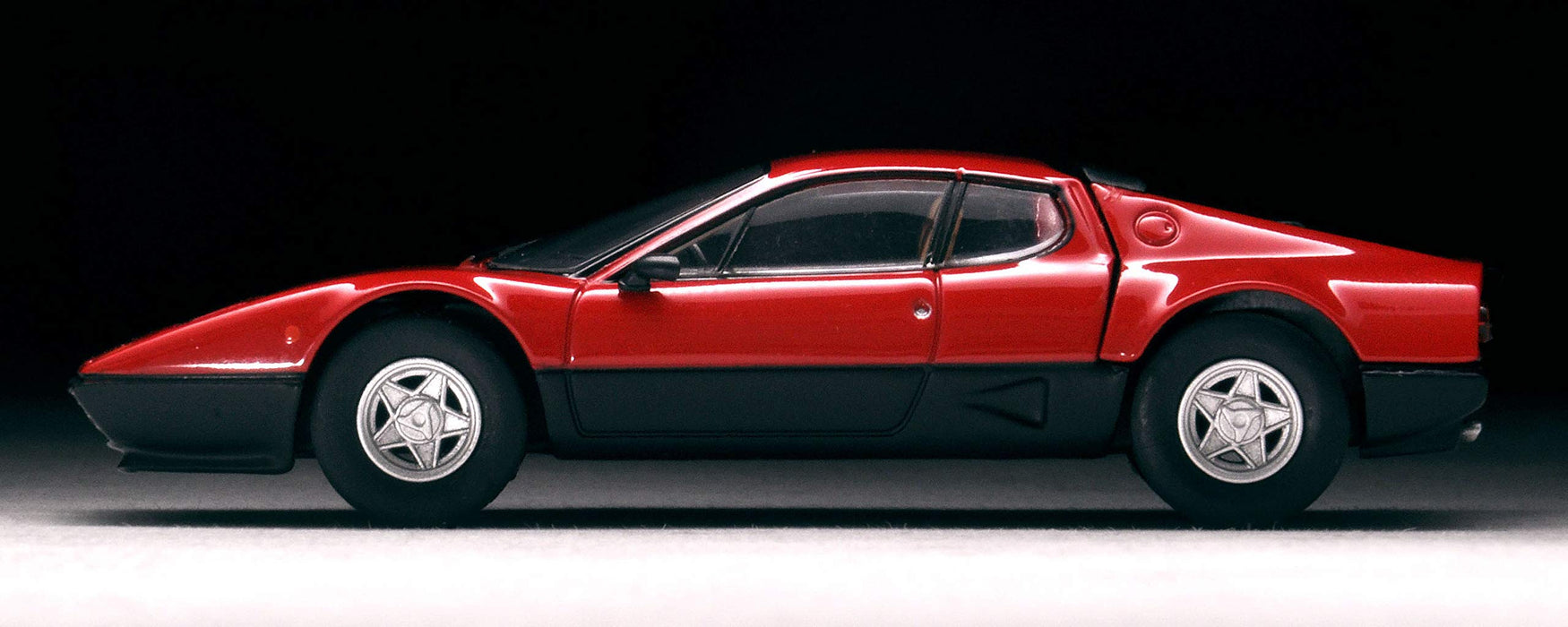 Tomytec Tomica Vintage Neo Ferrari 512 BB Rot/Schwarz Maßstab 1/64 Fertigprodukt